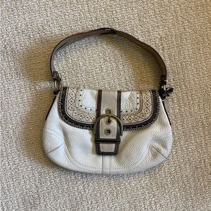 vintage coach soho stitch white leather suede shoulder bag! excellent condition